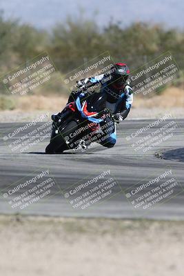 media/Oct-13-2025-Moto Forza (Mon) [[a66d839500]]/3-B Group/Session 3 Turn 2/